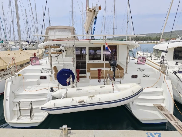 Lagoon 400 S2 Diego boat image