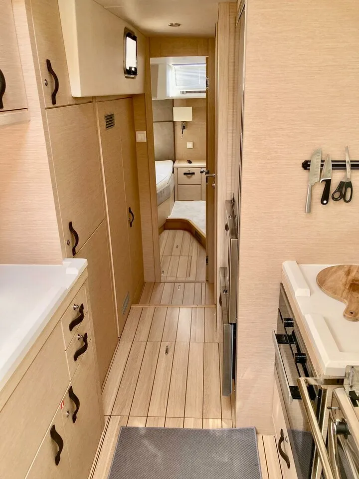 Image slide 101318