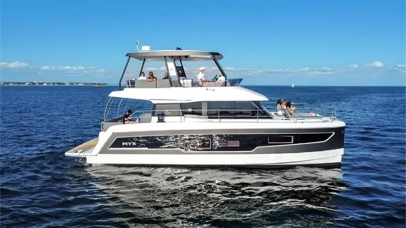 Fountaine Pajot MY5 Red Lyon boat image