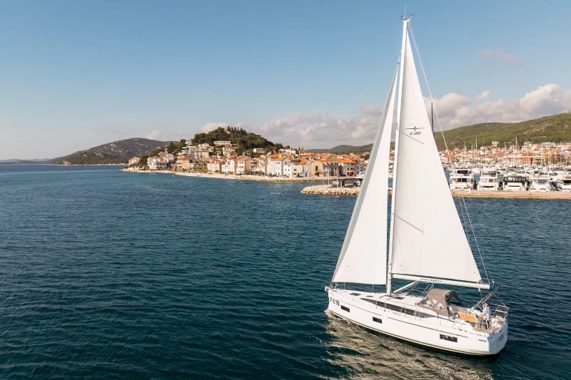 Bavaria C38 Aura boat image