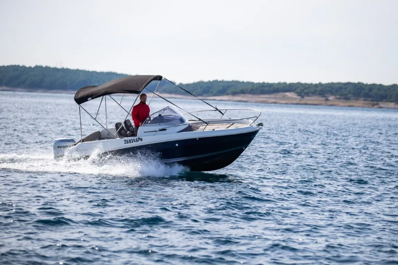 Cap Camarat 5.5 WA Cap Camarat 5.5 WA boat image