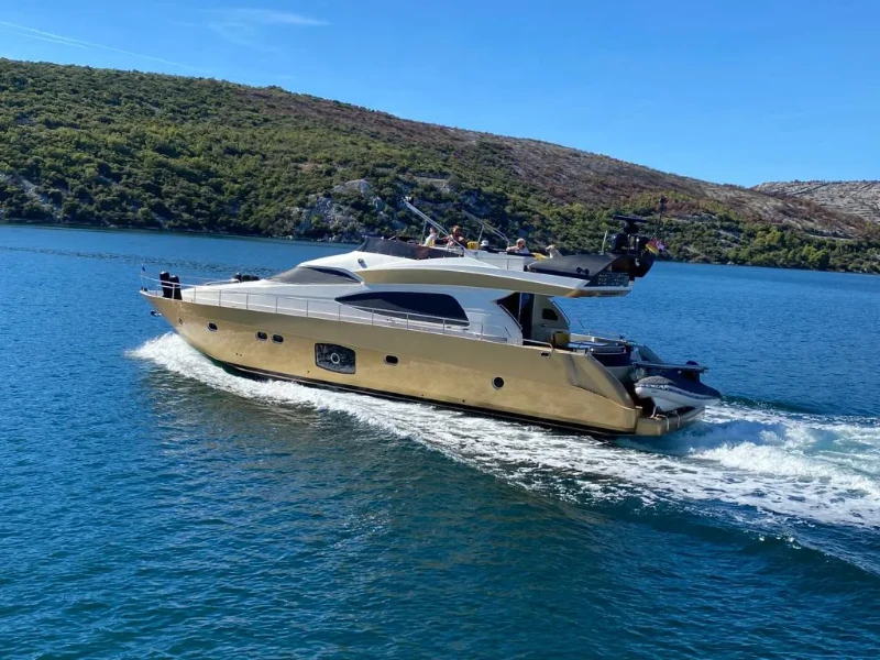 Dominator 63 Grey Cherry boat image