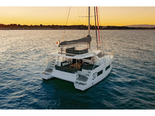 Aventura 37 Zarah boat image