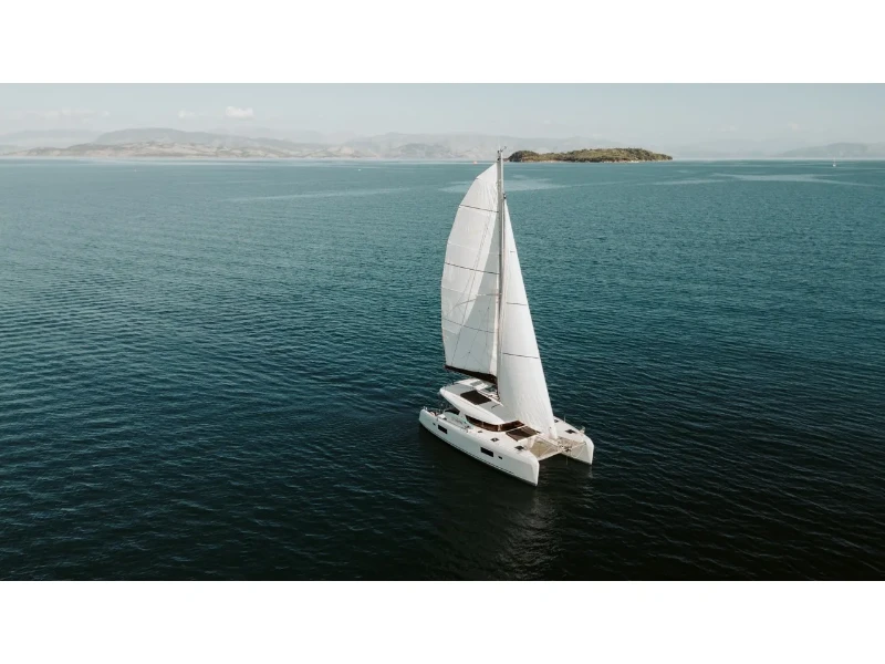 Lagoon 42 IO boat image