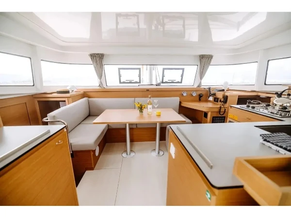 Excess 11 Lydia boat image