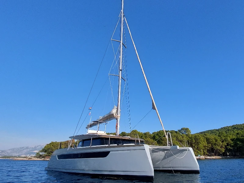 Luna 49 Gold boat image