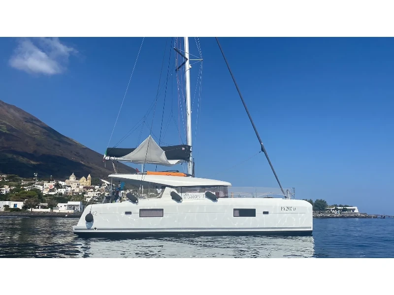 Lagoon 42 MAGAN 1 WATER MAKER - PANNELS  boat image
