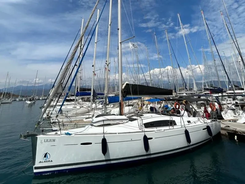 Oceanis 43 Lilium boat image