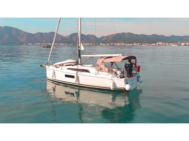 Oceanis 30.1 Lima boat image
