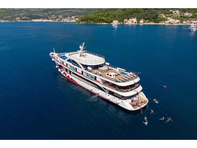 Luxury Motor Yacht Antaris boat image