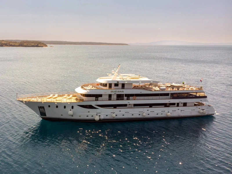 Luxury Motor Yacht Suzana boat image