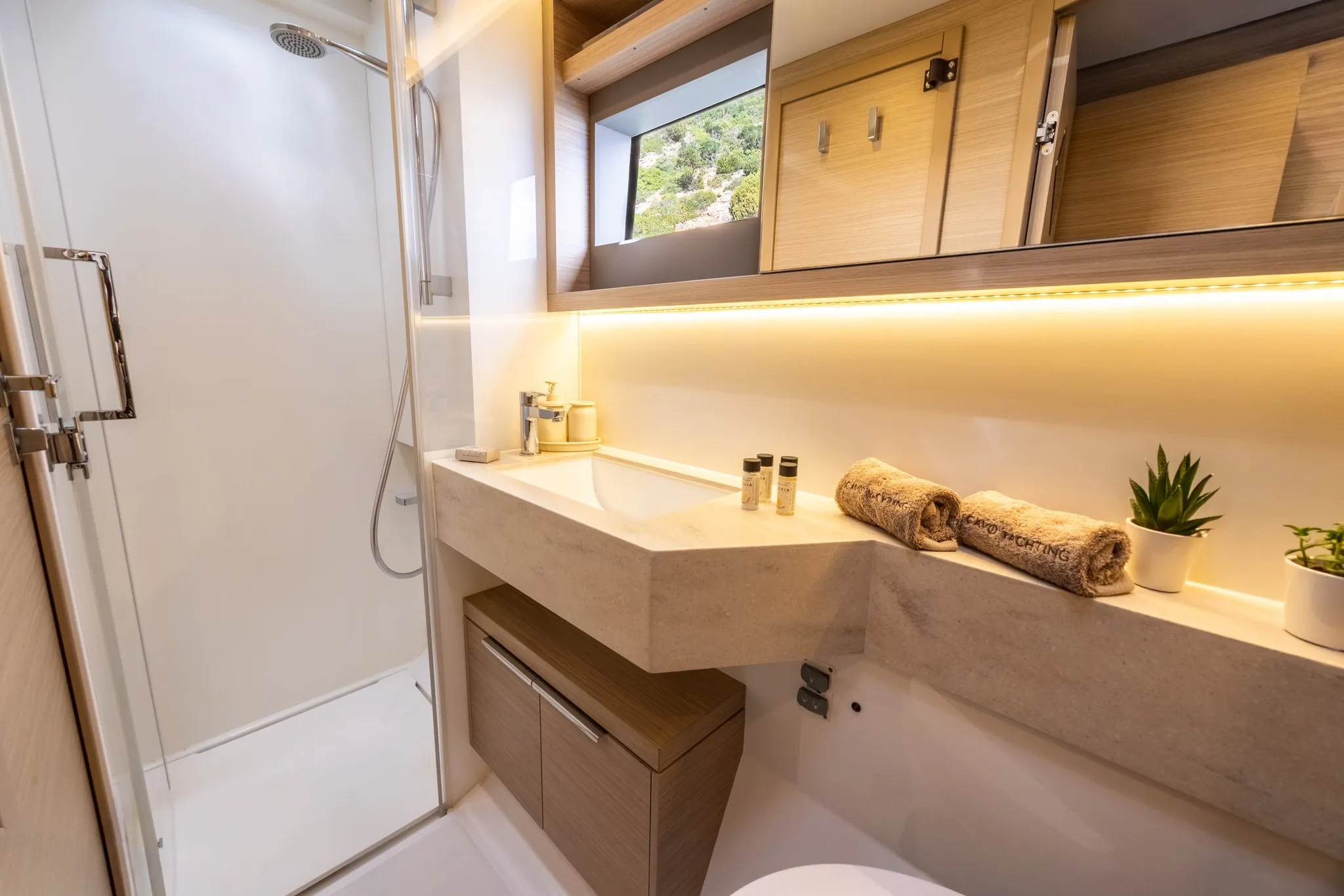 Image slide 137139