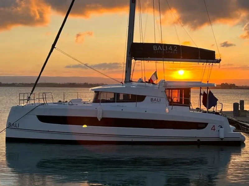 Bali 4.2 SERENITY boat image