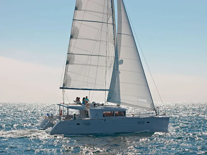 Lagoon 450 Fly Caliente boat image