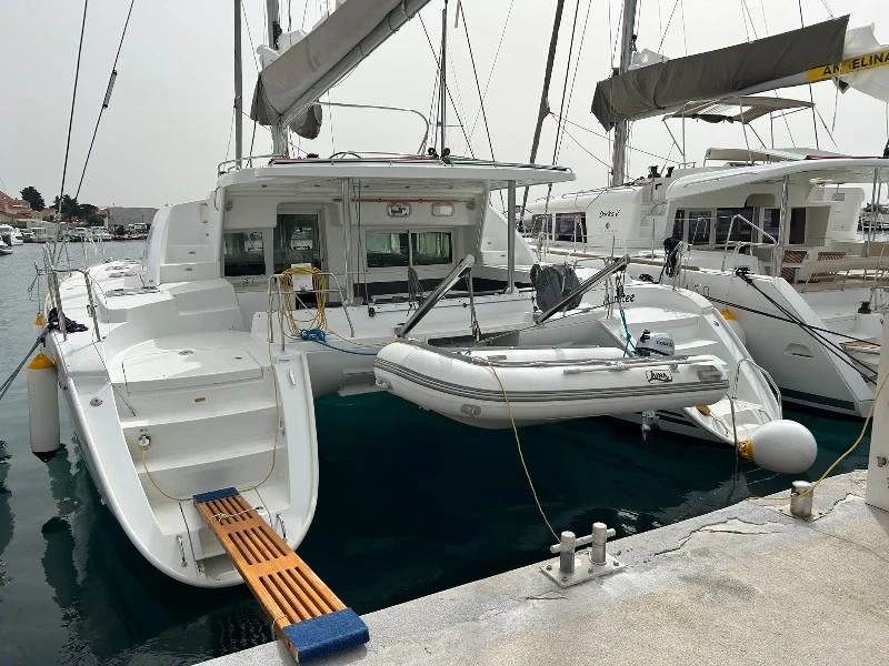 Lagoon 440 Manatee boat image