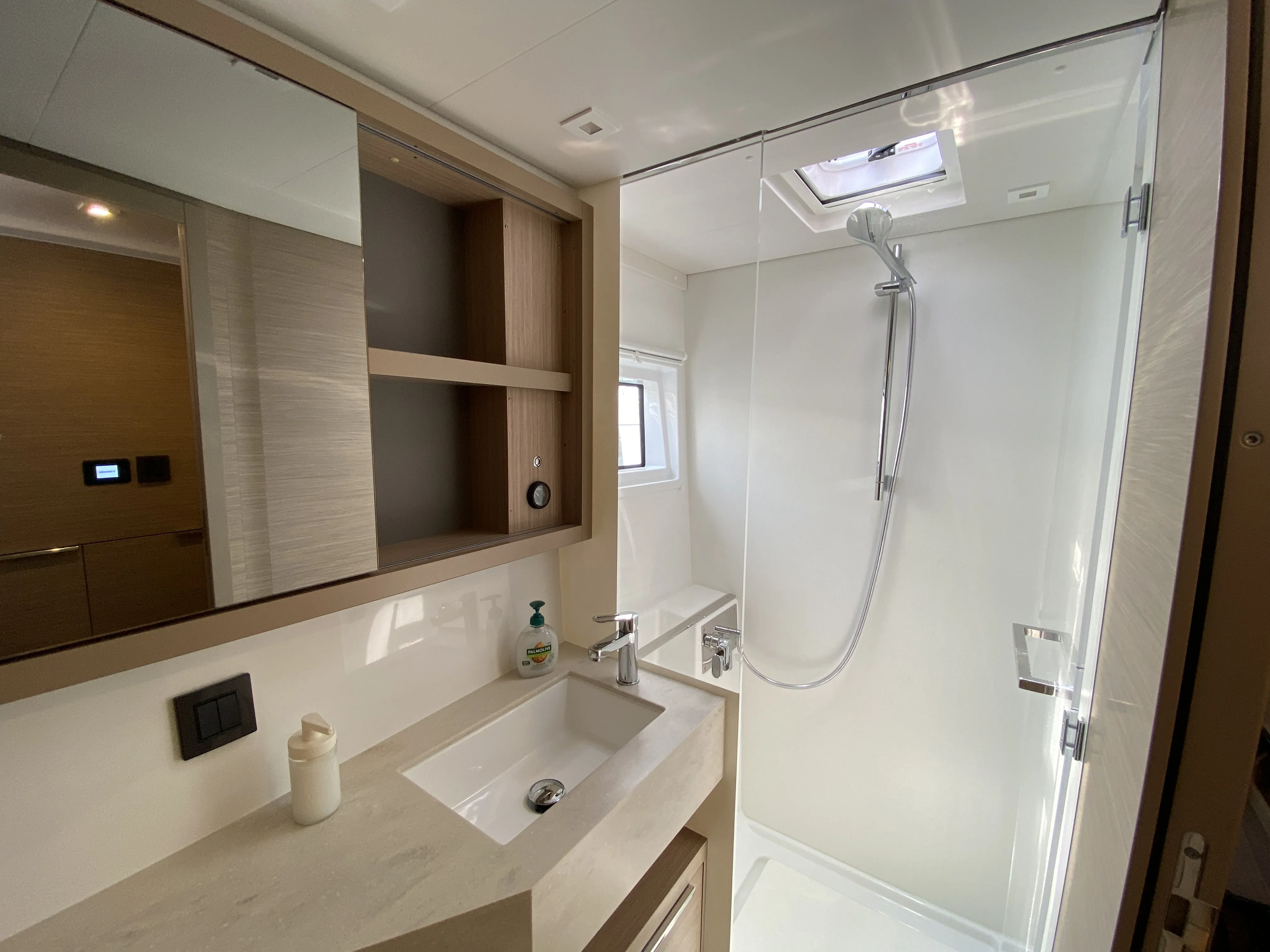 Image slide 143143