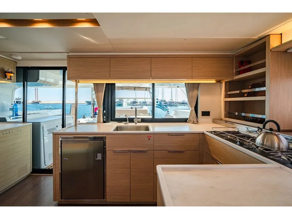 Image slide 143200