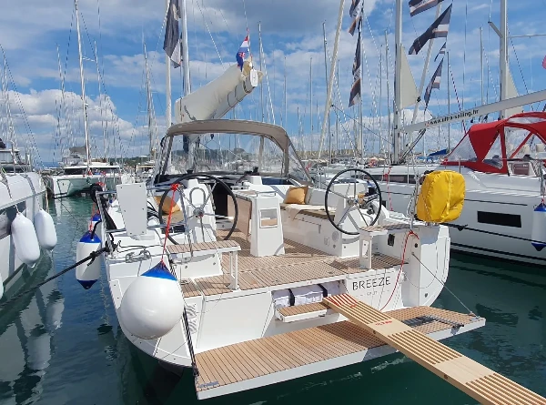 Oceanis 37.1 Breeze boat image