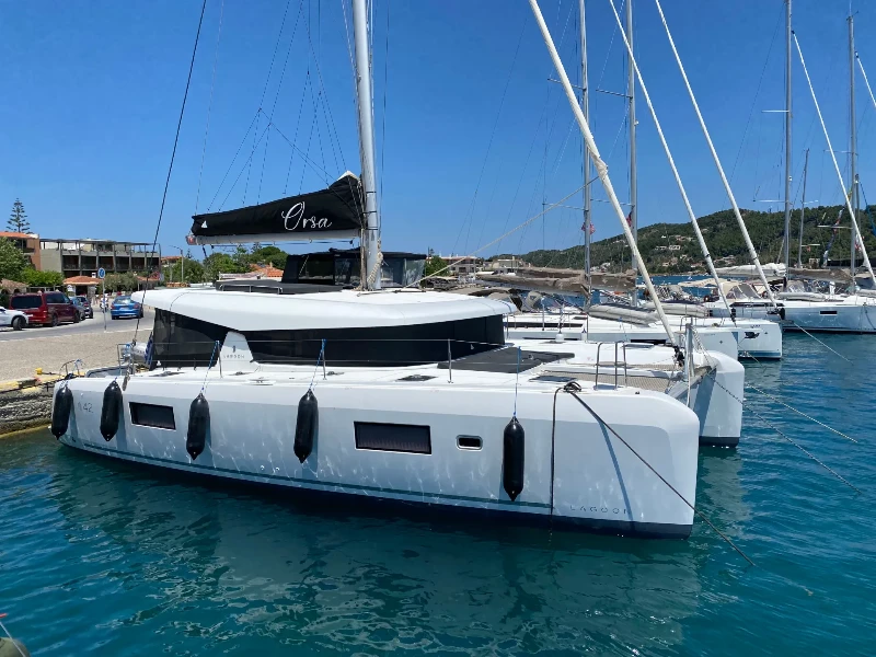 Lagoon 42 ORSA (AC/Gen/W.Maker boat image