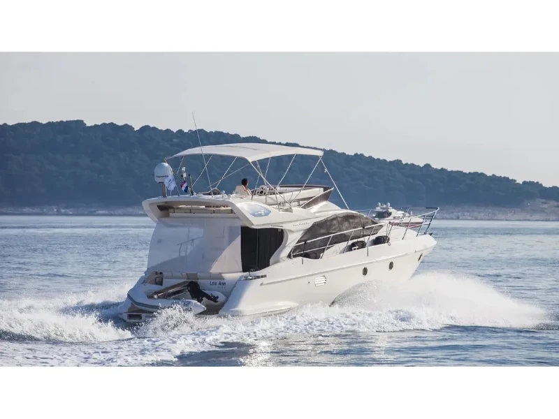 Azimut 43 Fly Lou Ann boat image