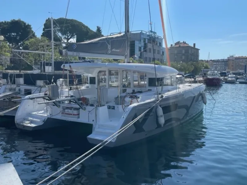 Excess 12 Zara boat image