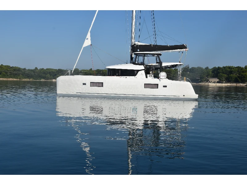 Lagoon 42 Loki boat image