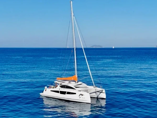 C-CAT 37 Amuni' boat image