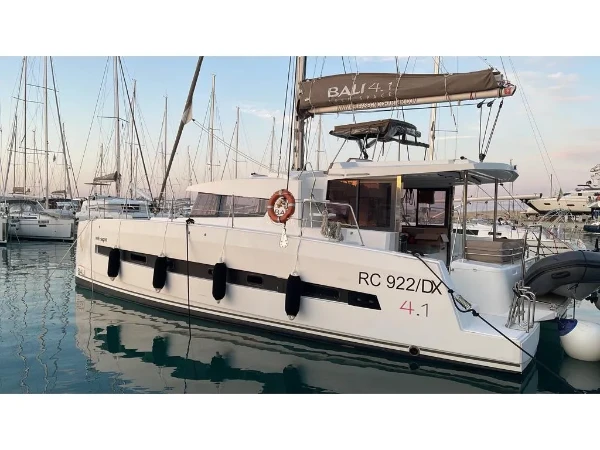 Bali 4.1 Negroni boat image