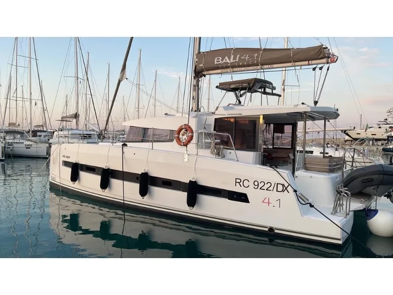 Bali 4.1 Negroni boat image