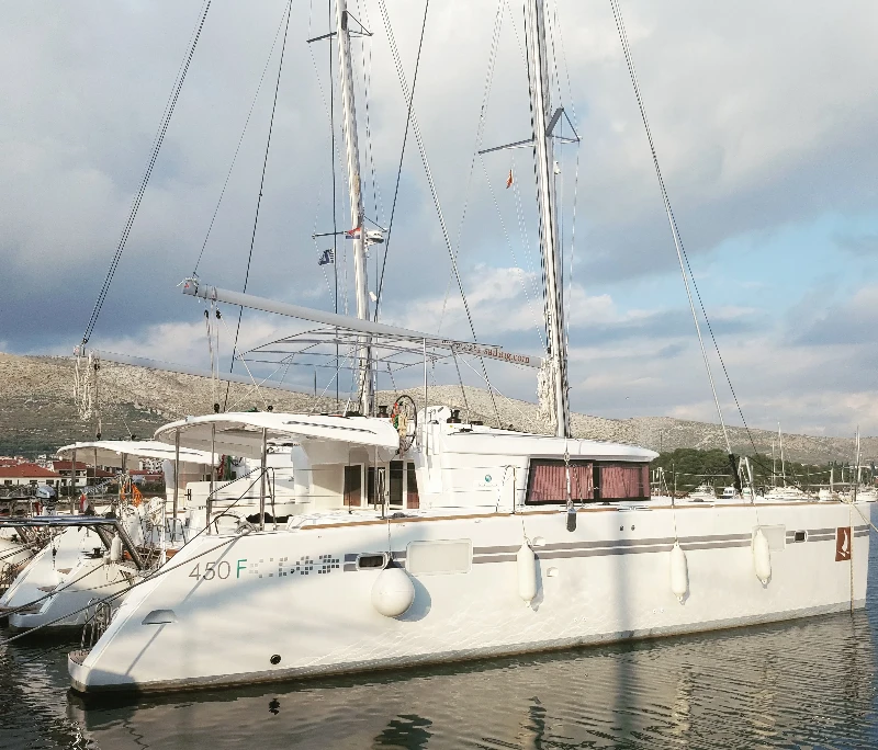 Lagoon 450 Fly BRIGHT MOON  boat image