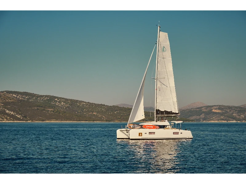 Lagoon 42 BRIGHT SKY boat image
