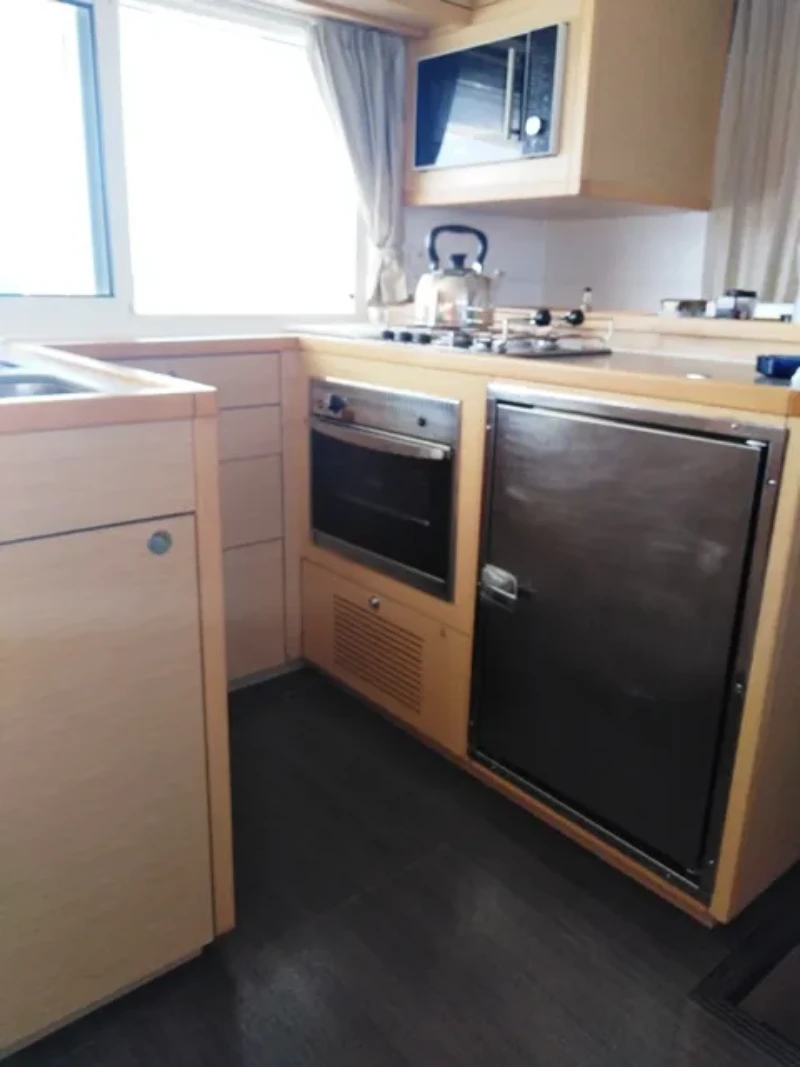 Lagoon 450 Fly CELENA B boat image