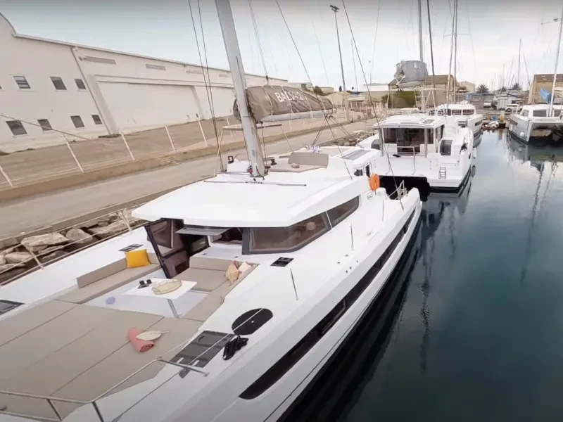 Bali 4.2 Persona Grata boat image