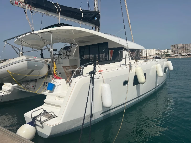 Lagoon 42 Mares boat image