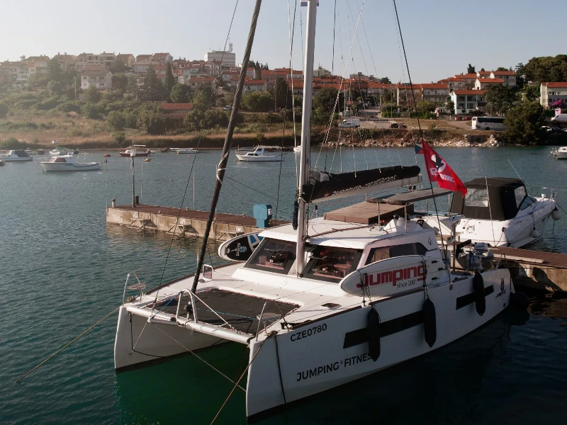 Aventura 34 Jumping Fitness boat image