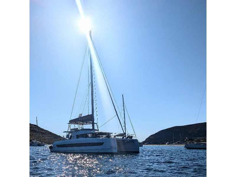 Bali 4.2 Leo boat image