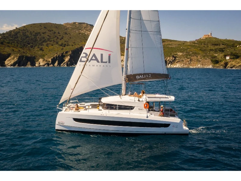 Bali 4.2 High School boat image