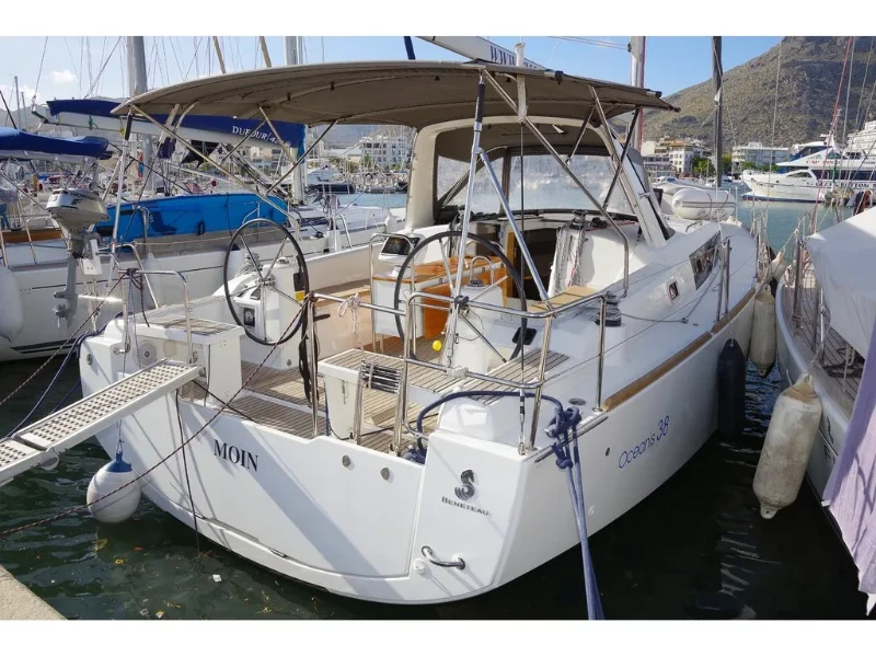Oceanis 38 MOIN boat image