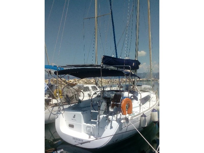 Oceanis 31 TRIZONIA  boat image