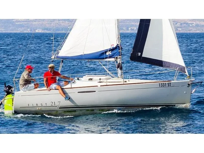 First 21.7 Perla boat image