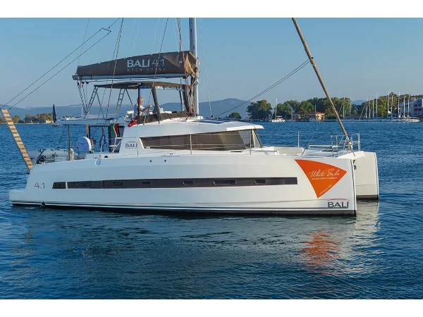 Bali 4.1 Paspartu | A/C generator watermaker boat image