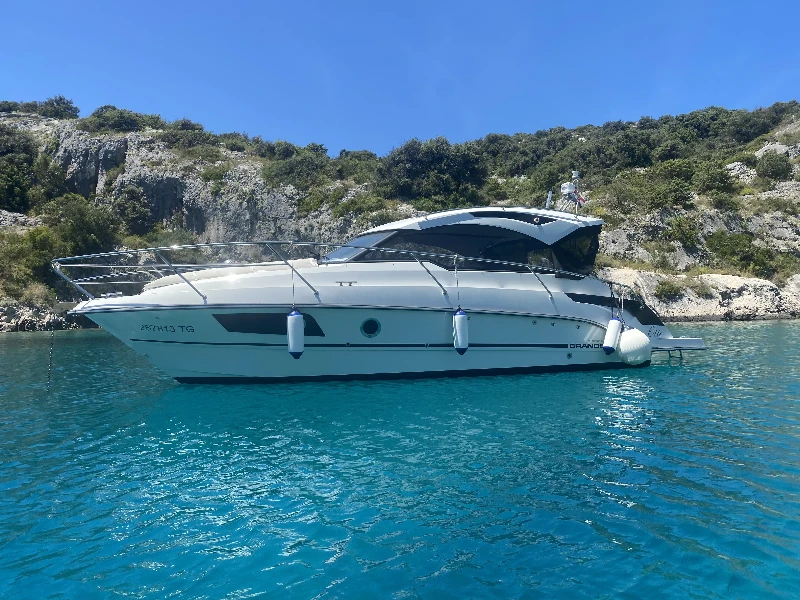 Grandezza 280C J&LO boat image
