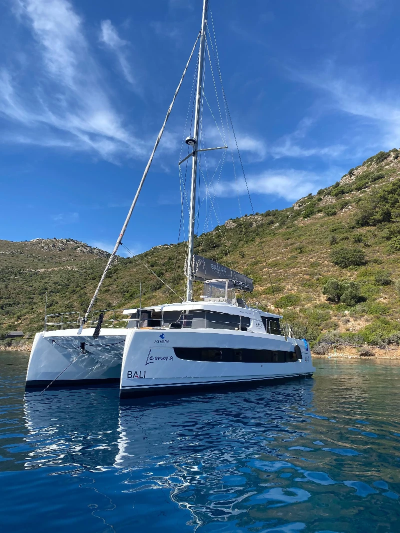 Bali 4.4 Leonora boat image