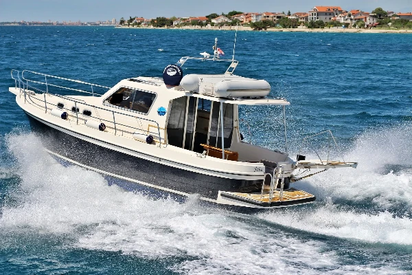 Adria 1002 Vektor Jedva boat image