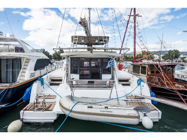 Bali 4.1 Theros boat image