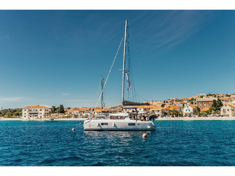 Lagoon 42 AMELIA boat image