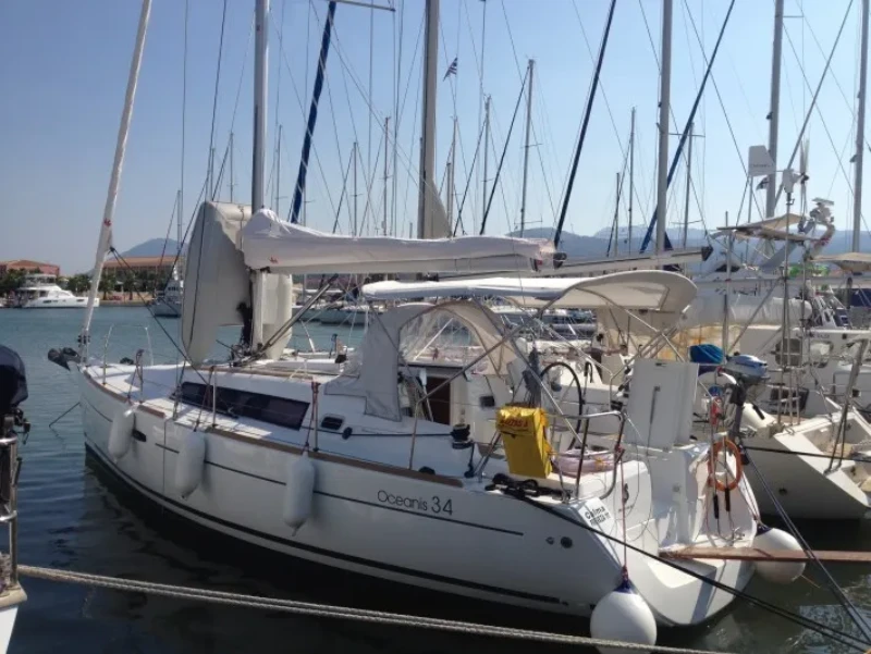 Oceanis 34 Calma boat image