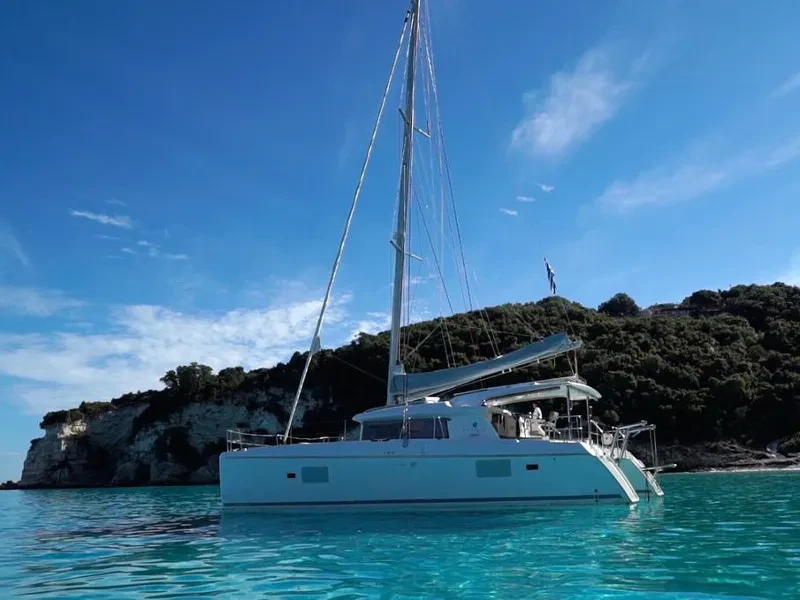 Lagoon 421 Nirvana AC Watermaker Gen + elegant pack refit 2022 boat image