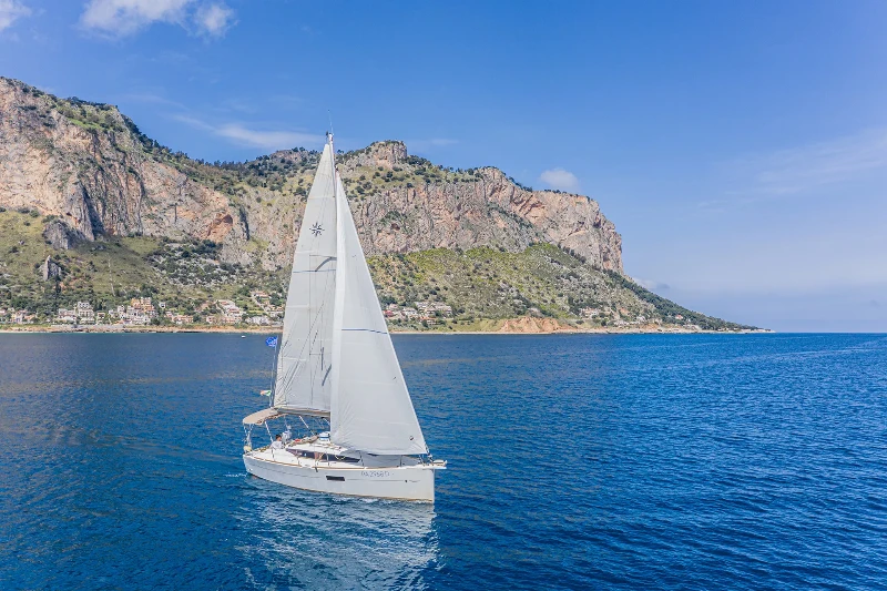 Sun Odyssey 319 Hija del Viento boat image