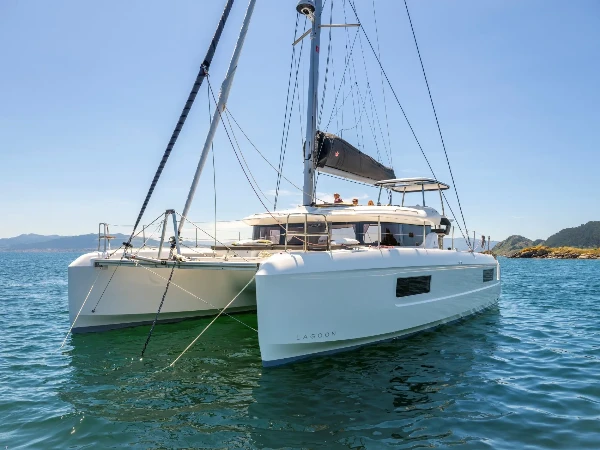 Lagoon 43 Bonnie boat image